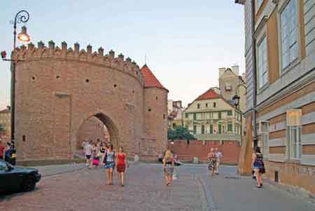Varsovie remparts Barbacane