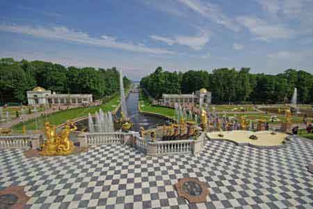Peterhof : le grand palais  St Petersbourg  Russie