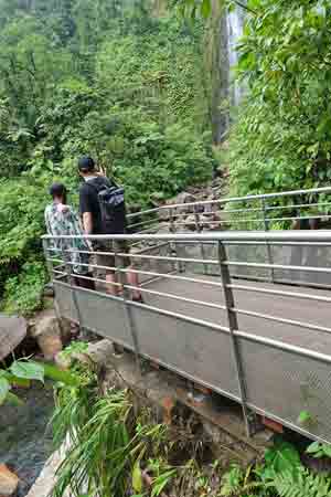 le promontoire de la 2eme chute du Carbet - guadeloupe