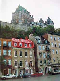 Quebec La ville basse et le chateau Frontenac