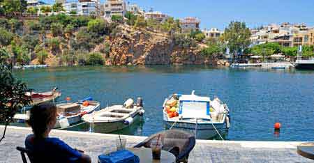 terrasse au bord du lac Agios Nikolaos