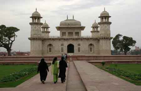 Agra mausole Itimad-ud-Daulah