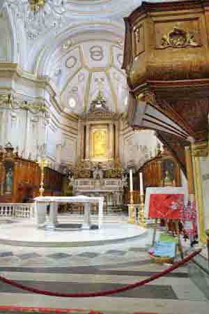 interieur eglise positano