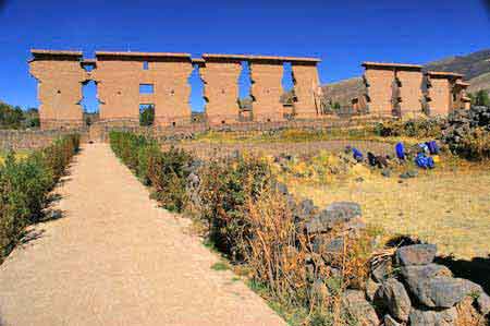 Pérou  Temple de Wiracocha à Raqchi  