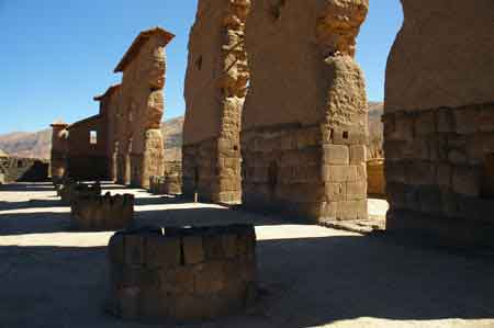 Pérou  Temple de Wiracocha à Raqchi  