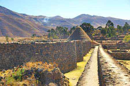 Pérou  Temple de Wiracocha à Raqchi  