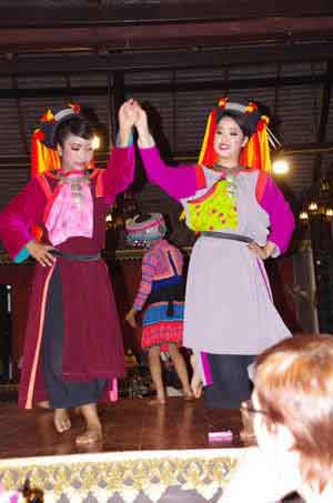 Tha&iuml;lande - Chiang Ma&iuml; diner spectacle danse