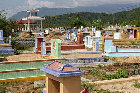 Nha Trang tombes hindouistes ornées de staviska Vietnam
