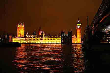le parlement de Londres la nuit
