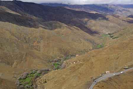 la route en bas du col