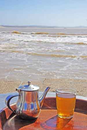 thé à la menthe - bord de mer à Essaouira - Maroc