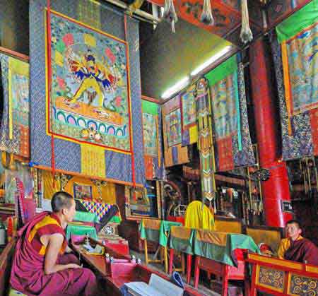 moines a la priere Mongolie