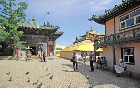 temples Orchirdary et golden Dedenpovaran sum Mongolie