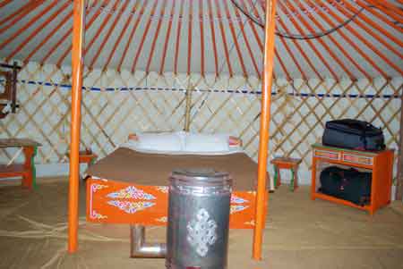 campement de yourtes dans la steppe en Mongolie