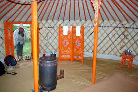 campement de yourtes dans la steppe en Mongolie