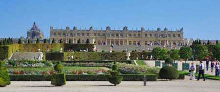 Chateau de Versailles vu des jardins