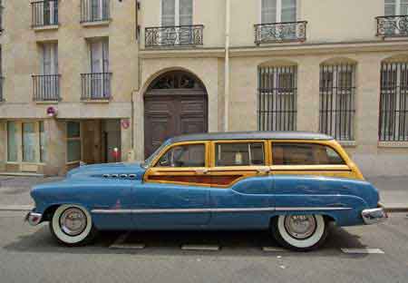 Paris Quartier Latin buick Roadmaster 