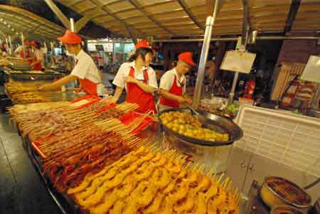 Pekin marche de nuit Donghuamen