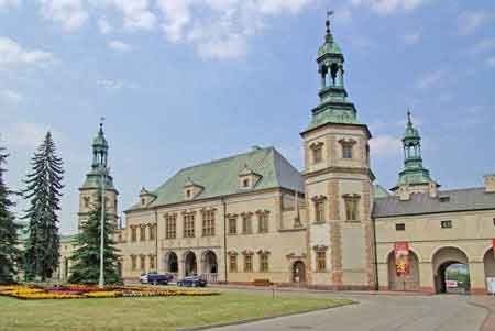 Kielce palais des évêques et la cathédrale Pologne