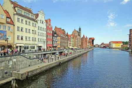 Gdansk - Dantzig Le long quai  Pologne