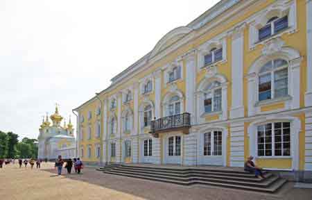 Peterhof : le grand palais   St Petersbourg Russie