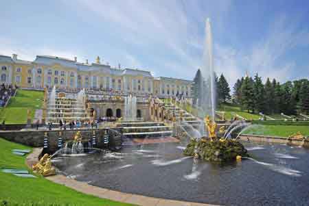 Peterhof : les fontaines  St Petersbourg  Russie
