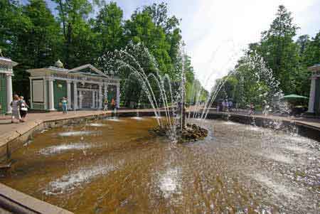 Peterhof : les fontaines   St Petersbourg Russie