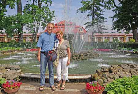 Peterhof : le palais Monplaisir   St Petersbourg Russie