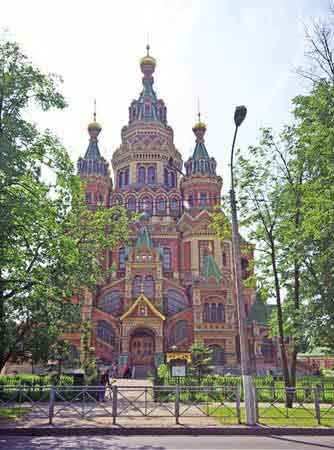 Peterhof : La cathédrale St Pierre et St Paul Russie 