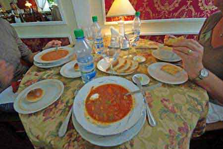  repas soupe bortch à Peterhof Russie  