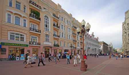 La rue piétonne Arbat à  Moscou