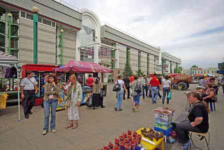 Irkoutsk le marché centre Sibérie Russie