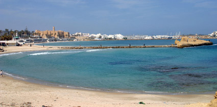 Monastir, la plage, le Ribat, Tunisie