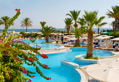 hotel piscine mer palmiers