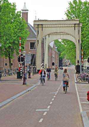 pont levis sur canal - Amsterdam