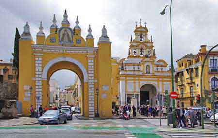porte et basilique de La Macarena de S&eacute;ville