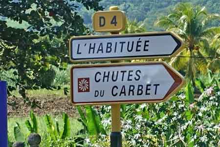 panneaux de la route de l'habituée D4 vers les chutes du Carbet Guadeloupe