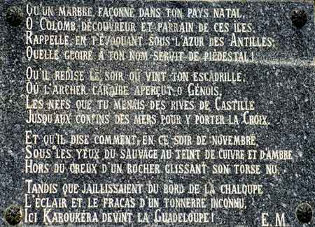 palque sous le buste de Christophe Colomb à Sainte Marie ><br>
		   plaque commémorative. <br>
	    
<br>
<img src=