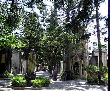 Argentine Buenos Aires Recoleta /><BR />
						Le cimetière de Recoleta est célèbre à
						juste titre, car ici reposent les personnages les plus connus d'Argentine. <BR />
						<IMG SRC=
