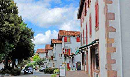 Ainhoa plus beau vilage de france pays basque pyrennes