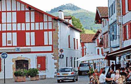 Espelette patrie du piment  pays basque pyrennes