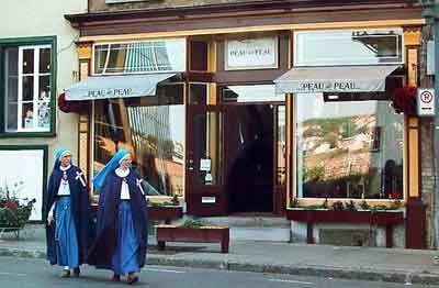 Quebec : le deux soeurs ville basse