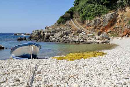 corfou plage de galets