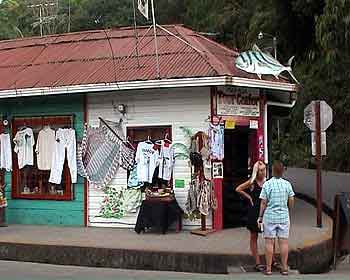 Costa Rica, Le front de mer  Quepos 