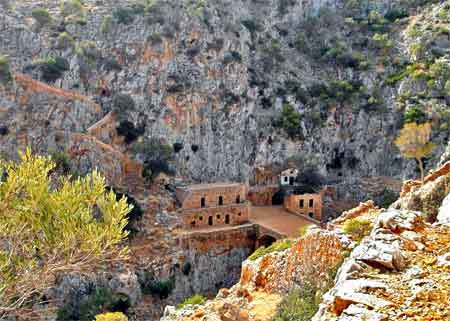 akrotiri moni katholiko