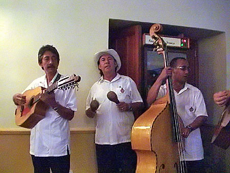 Cuba, orchestres  Le musée du Rhum la Havane 