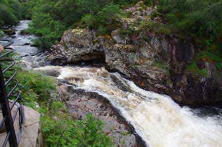 Ecosse les highlands les chutes de la rivière Shin Falls of Shin