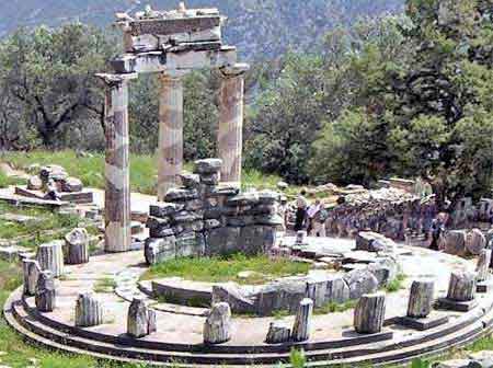 Delphes sanctuaire  d'athena