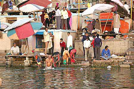 gaths sur le gange Inde Varanasi Benarès