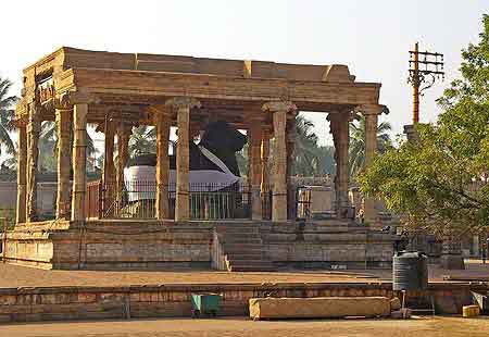 Inde Tamil Nadu Tanjore  temple de    	Brihadishwara